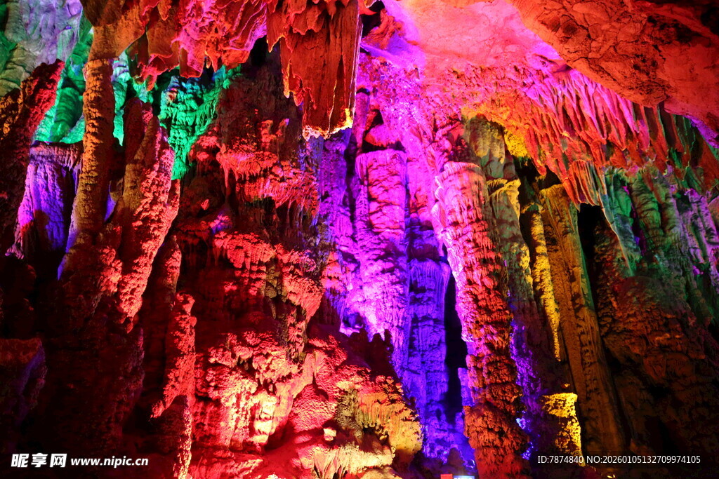 梦幻溶洞景观 绚丽多姿