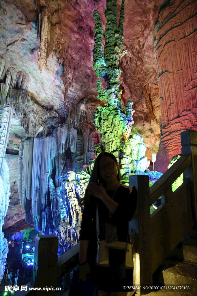 探秘奇幻洞穴景观