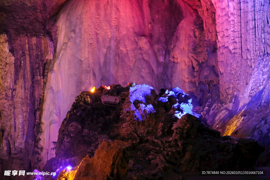 梦幻溶洞景观 色彩绚丽