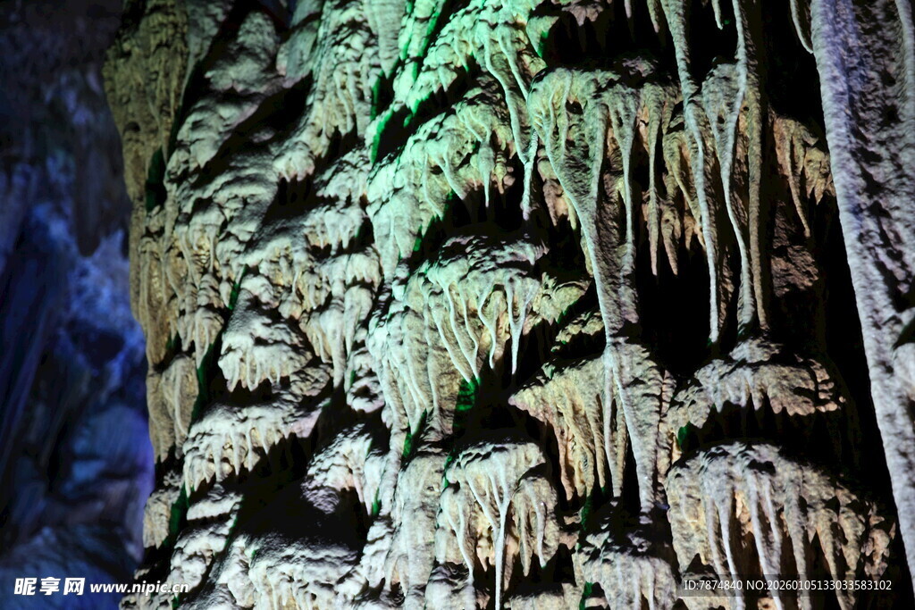 奇幻洞穴钟乳石景观