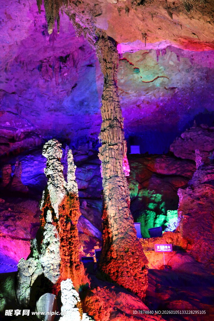 溶洞钟乳石