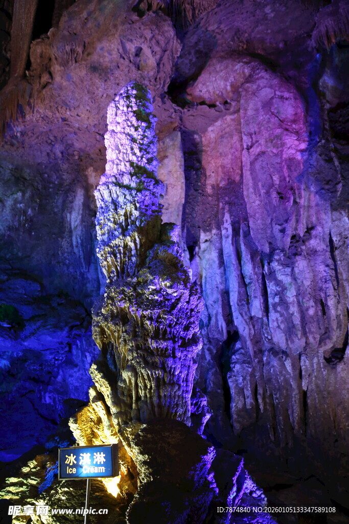 梦幻溶洞景观 绚丽钟乳石