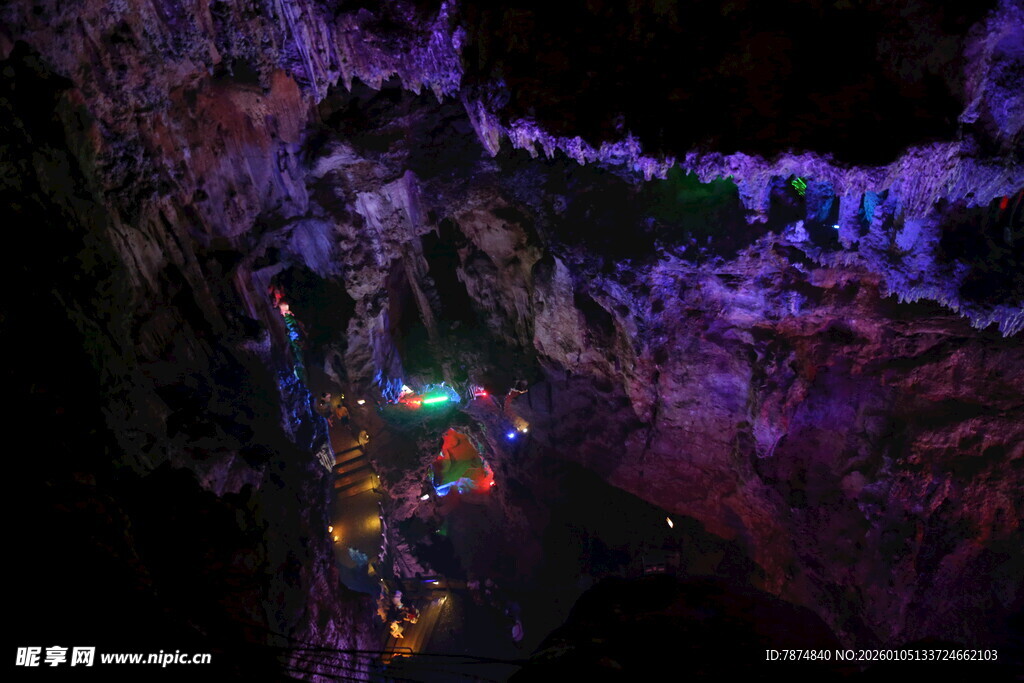 梦幻溶洞灯光景观