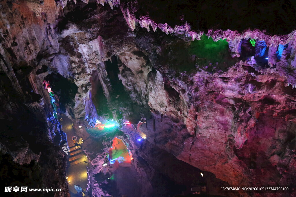 梦幻溶洞景观 五彩灯光秀