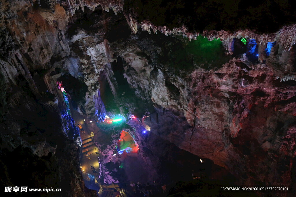 梦幻溶洞灯光秀景观