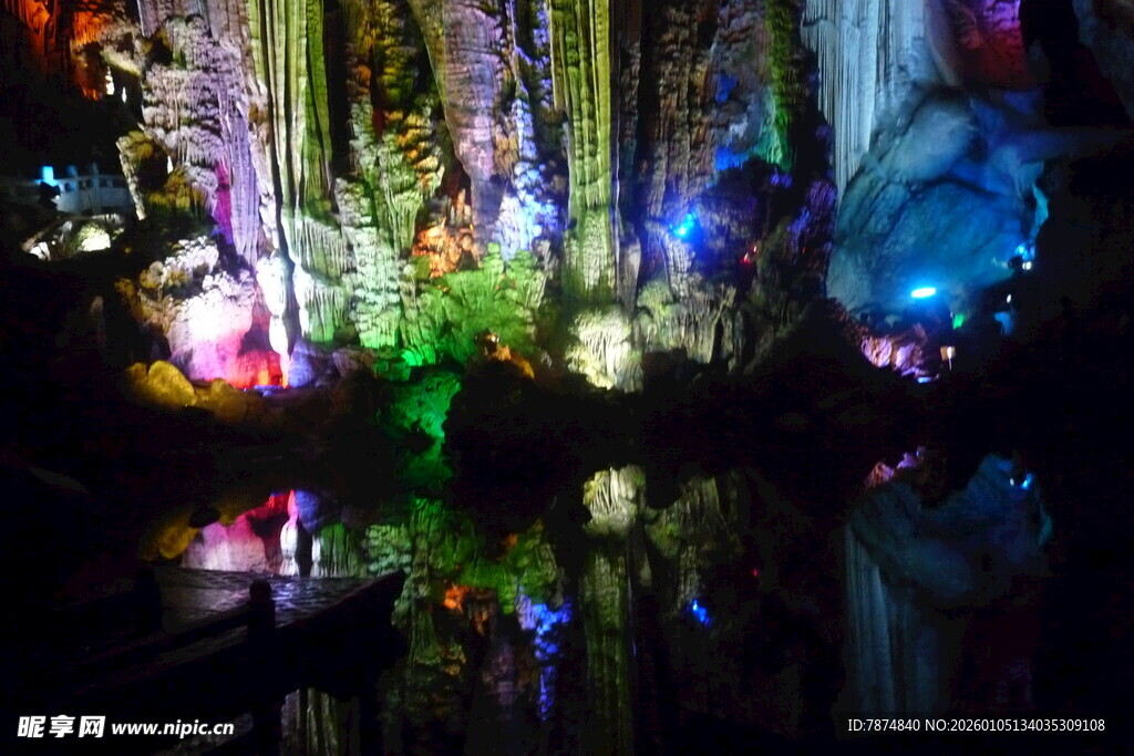 梦幻灯光夜景倒影