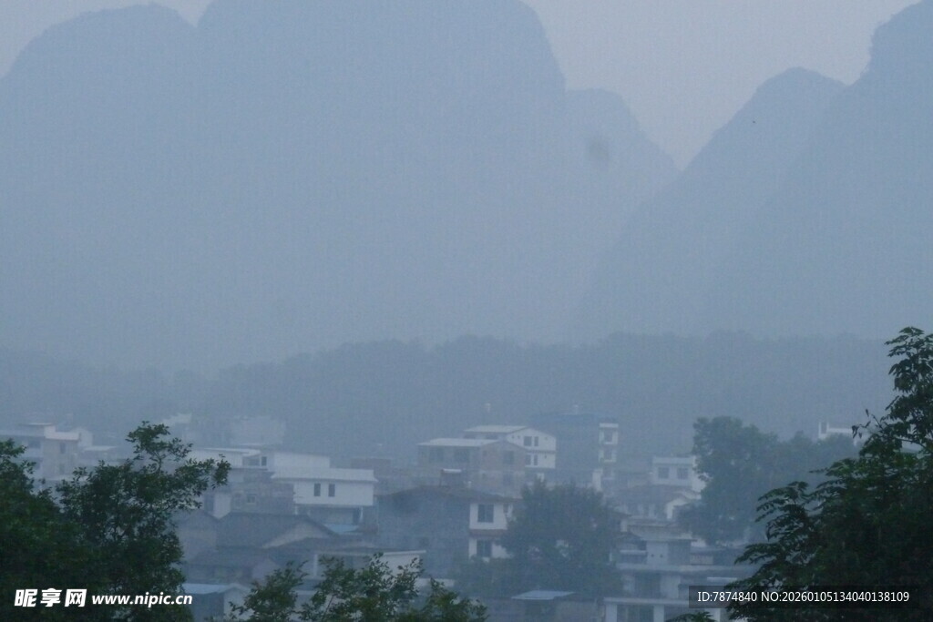 山间村落 朦胧美景