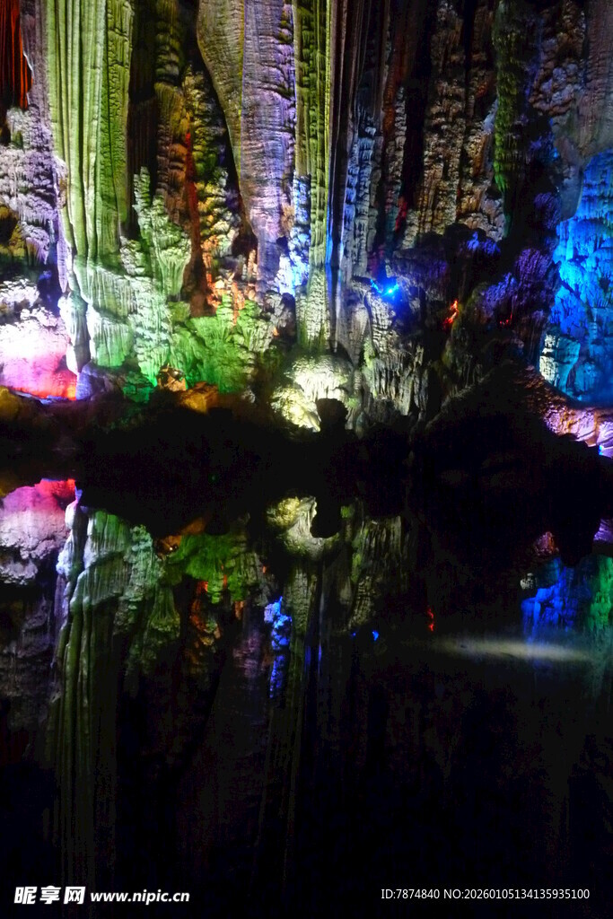 梦幻灯光夜景倒影奇观