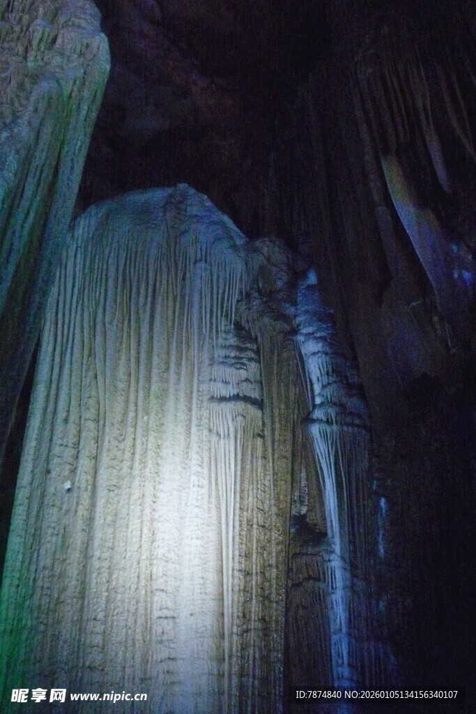 梦幻溶洞冰柱景观