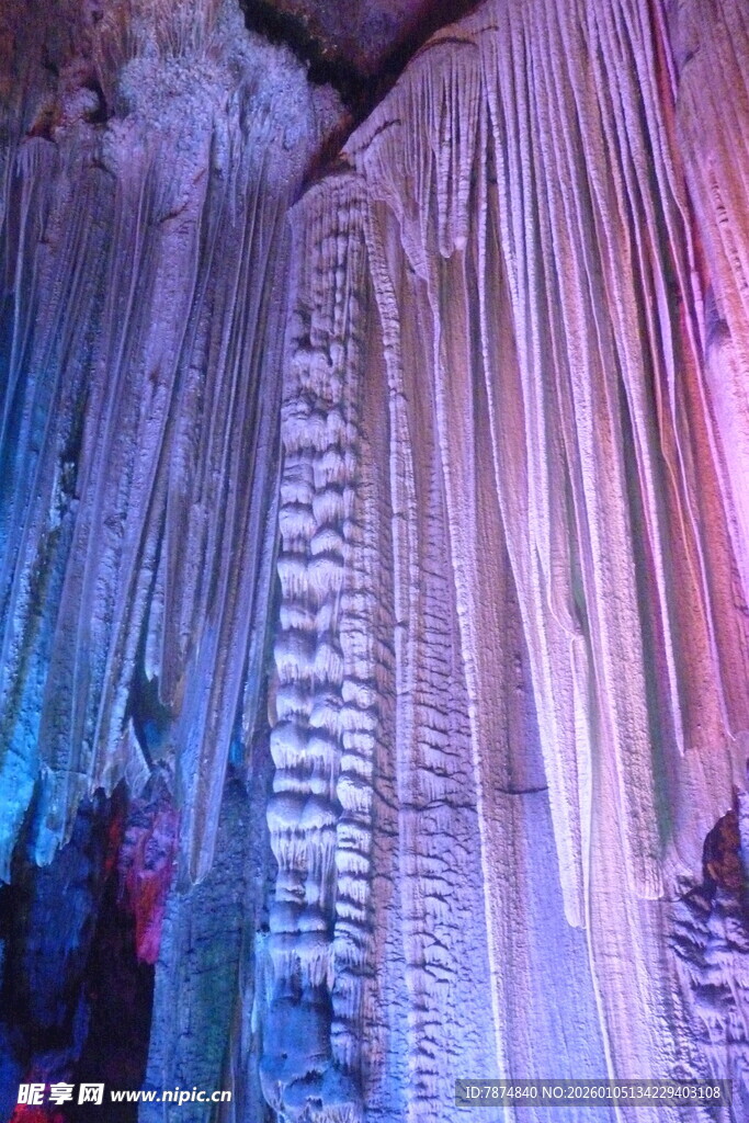 梦幻溶洞钟乳石景观