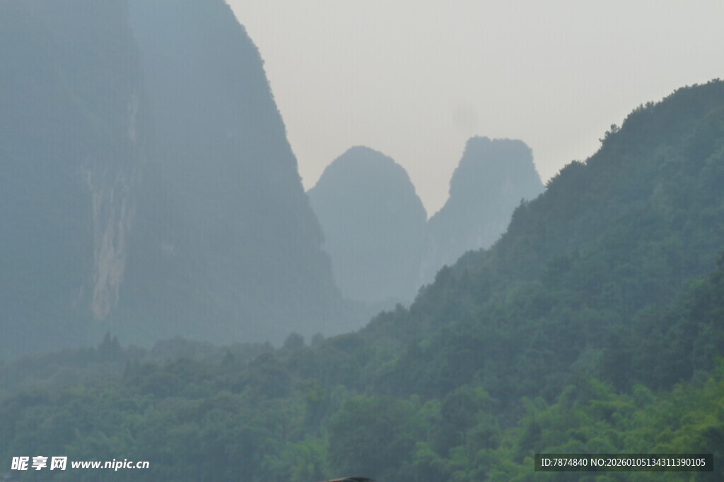 秀丽山峦 绿意盎然的景致