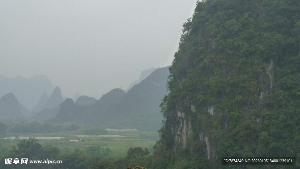 山间美景 云雾缭绕的峰林