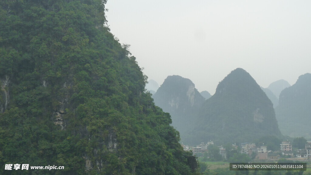 秀丽山峦风景图