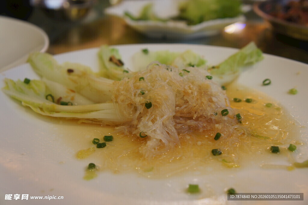 精致凉拌海蜇配时蔬