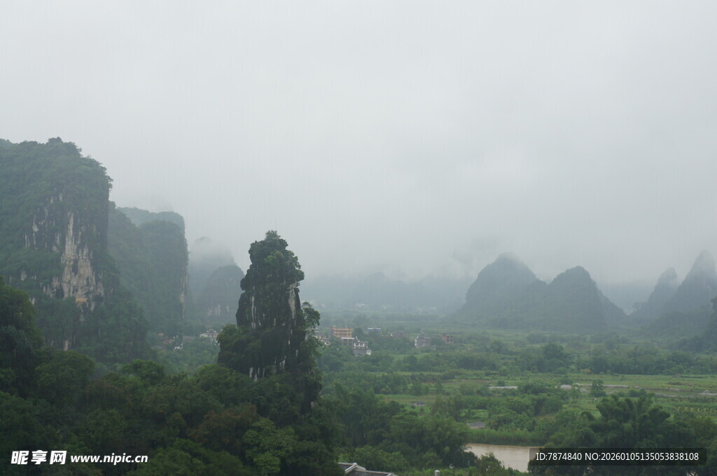 烟雨漓江 奇峰秀色