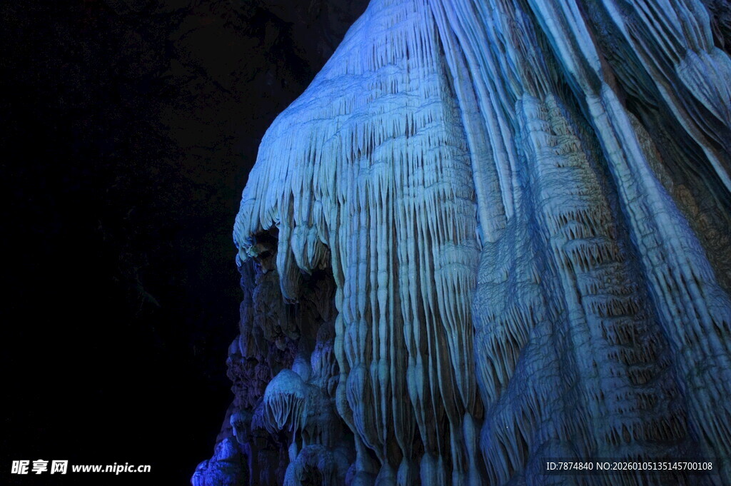 梦幻溶洞钟乳石景观
