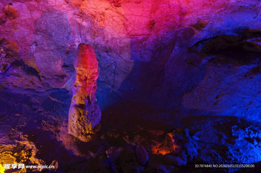 梦幻溶洞景观 绚丽钟乳石
