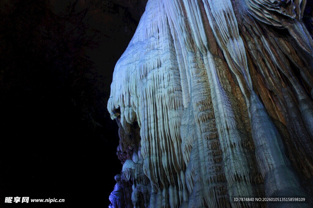 梦幻溶洞钟乳石奇观