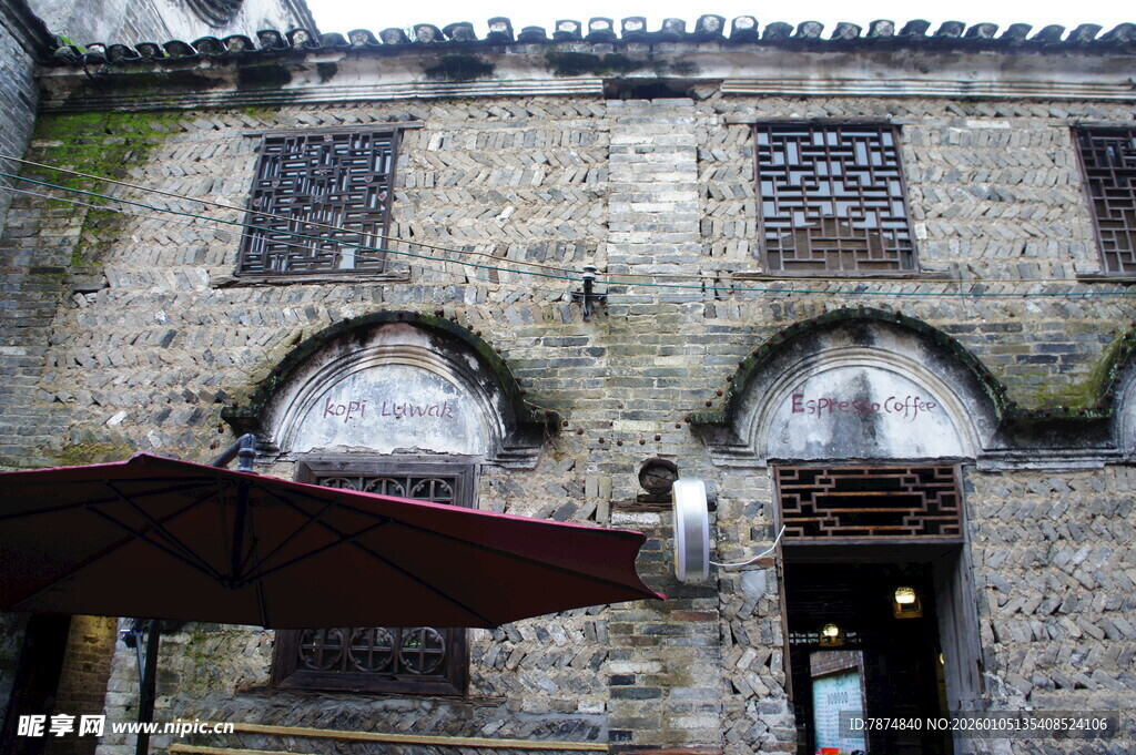 古朴中式石砌建筑一角