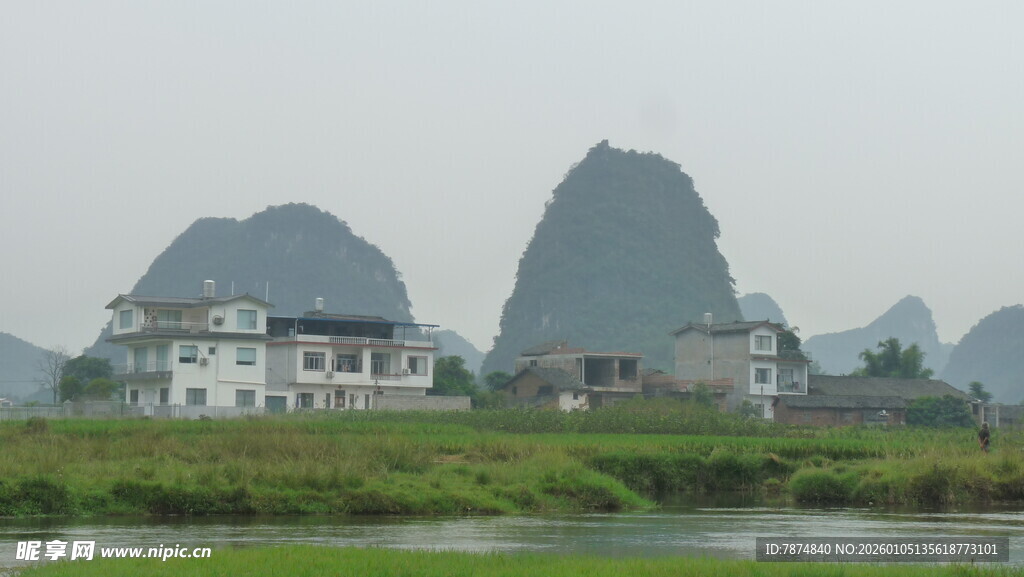 桂林山水间的秀丽民居
