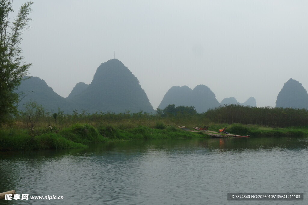 桂林山水湖畔秀丽风光
