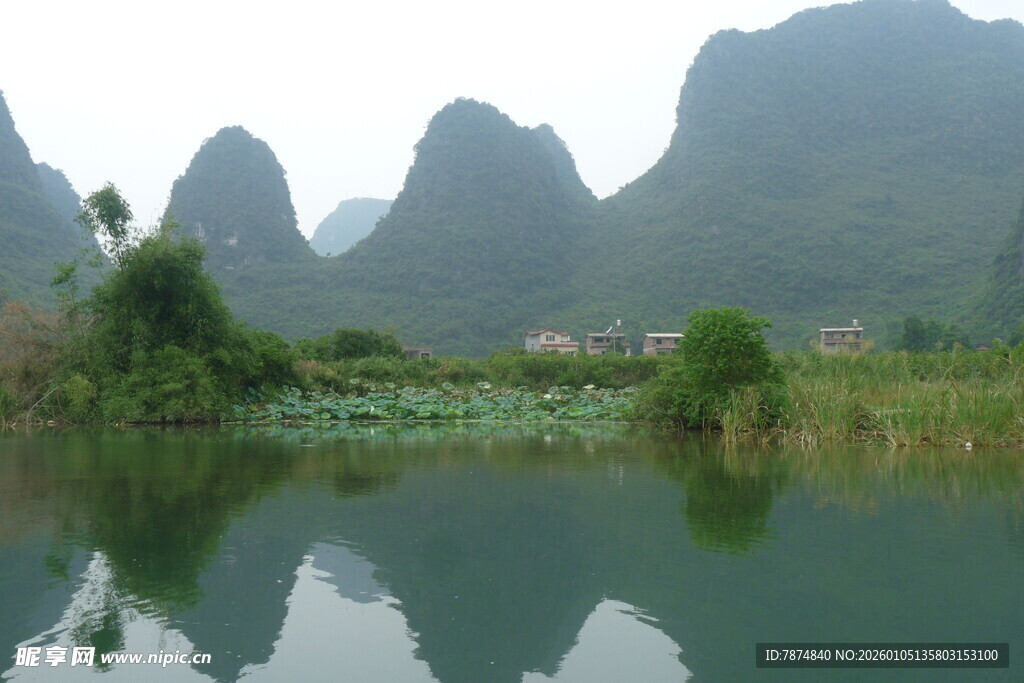 山水相映的秀丽自然景观