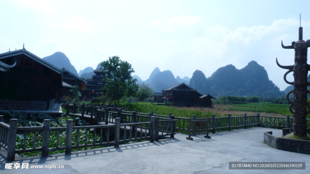 乡村山水间的古朴景致