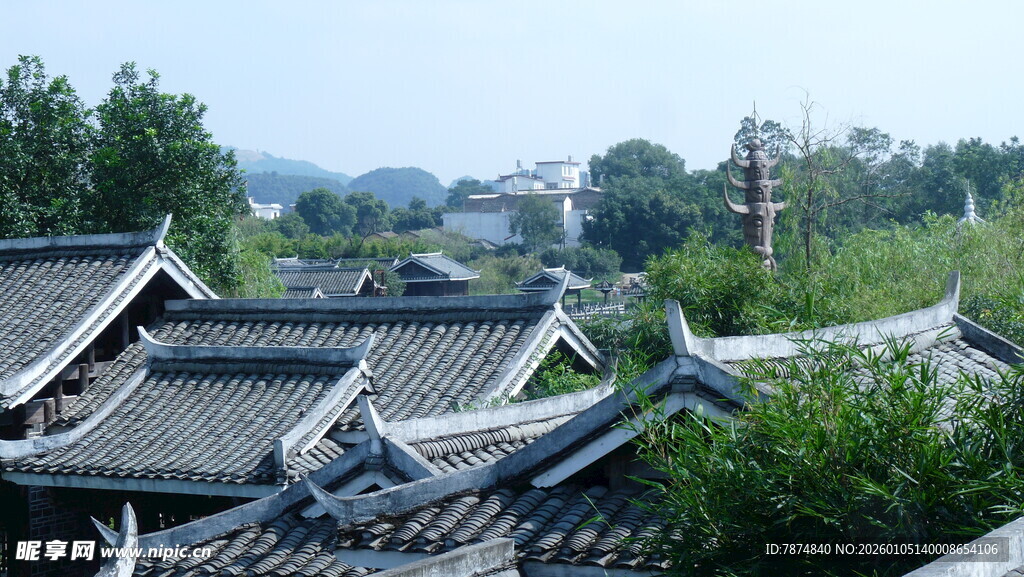 中式古屋顶与周边景致