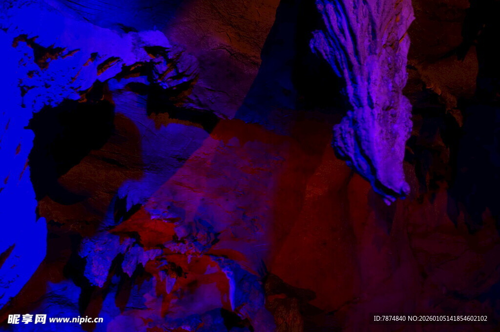 梦幻洞穴光影奇观
