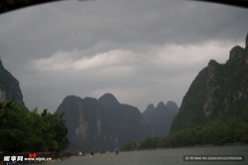 烟雨漓江山水景