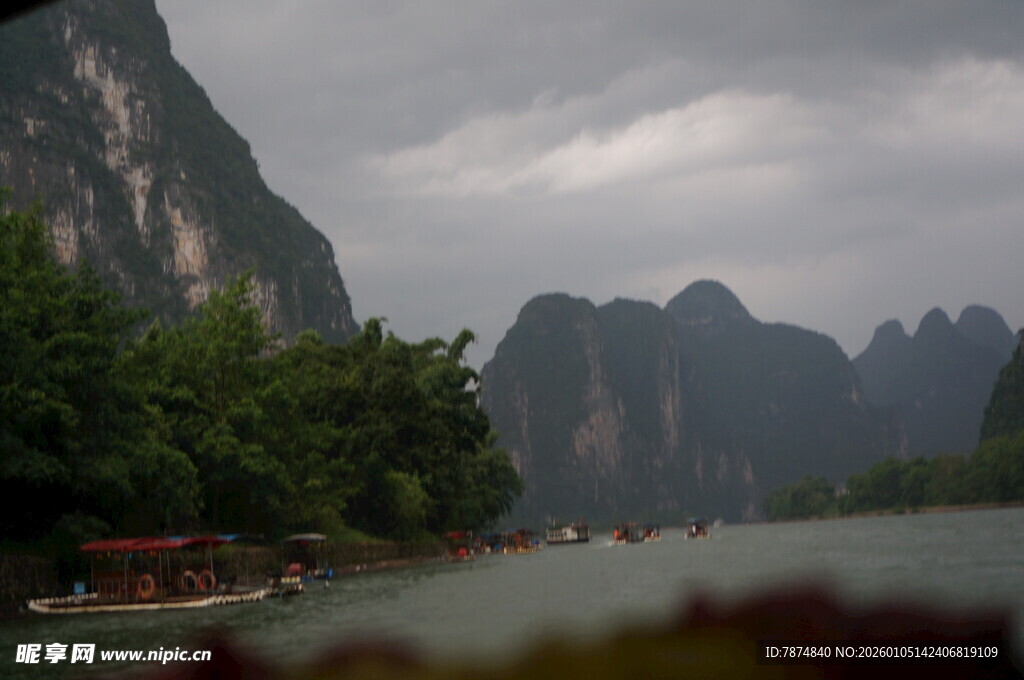 漓江山水云雾缭绕美景