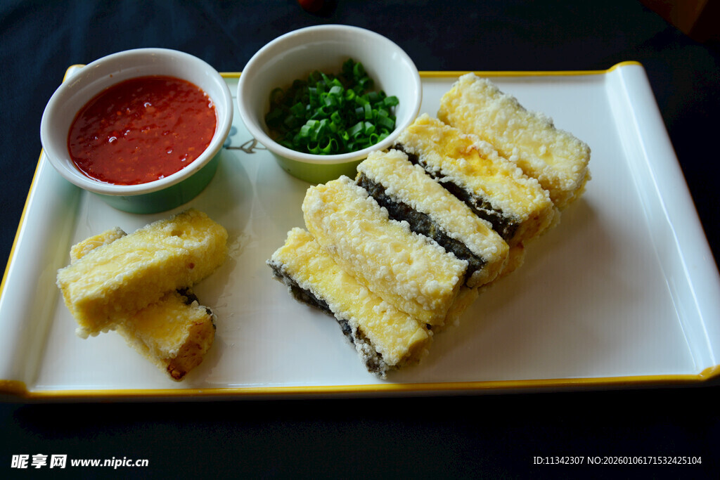 美味糕点配双蘸酱