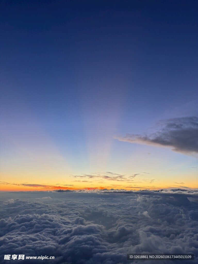 云端之上的绚丽日出