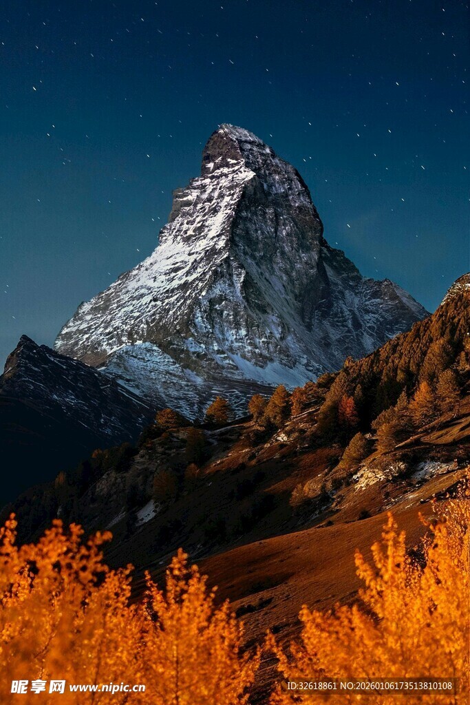 秋日雪山美景