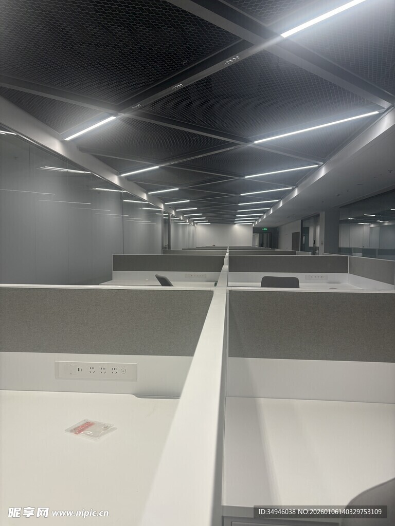现代办公空间内部场景