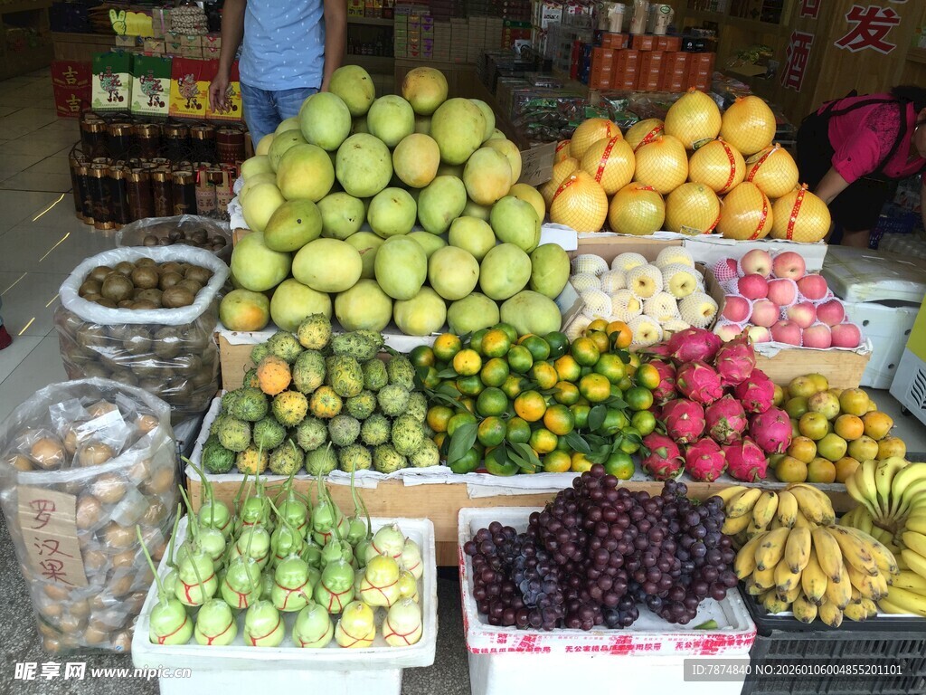 缤纷水果摊 多样鲜果陈列