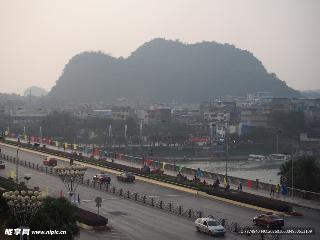 山间公路景色秀丽