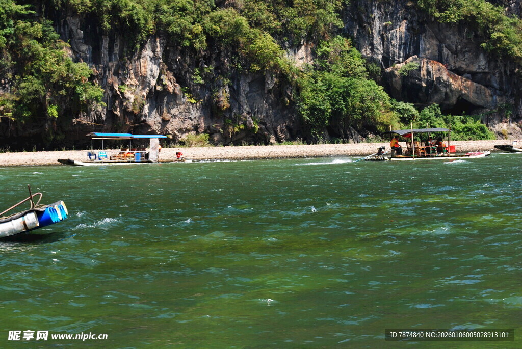 美丽海滨风光与水上活动