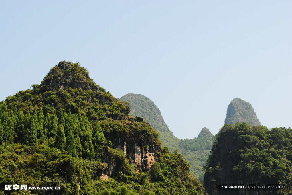 秀丽山峦 绿意盎然的景致