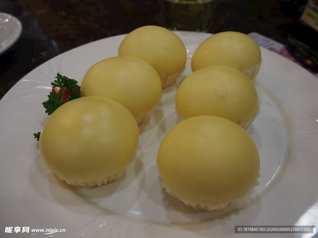美味金黄流沙包