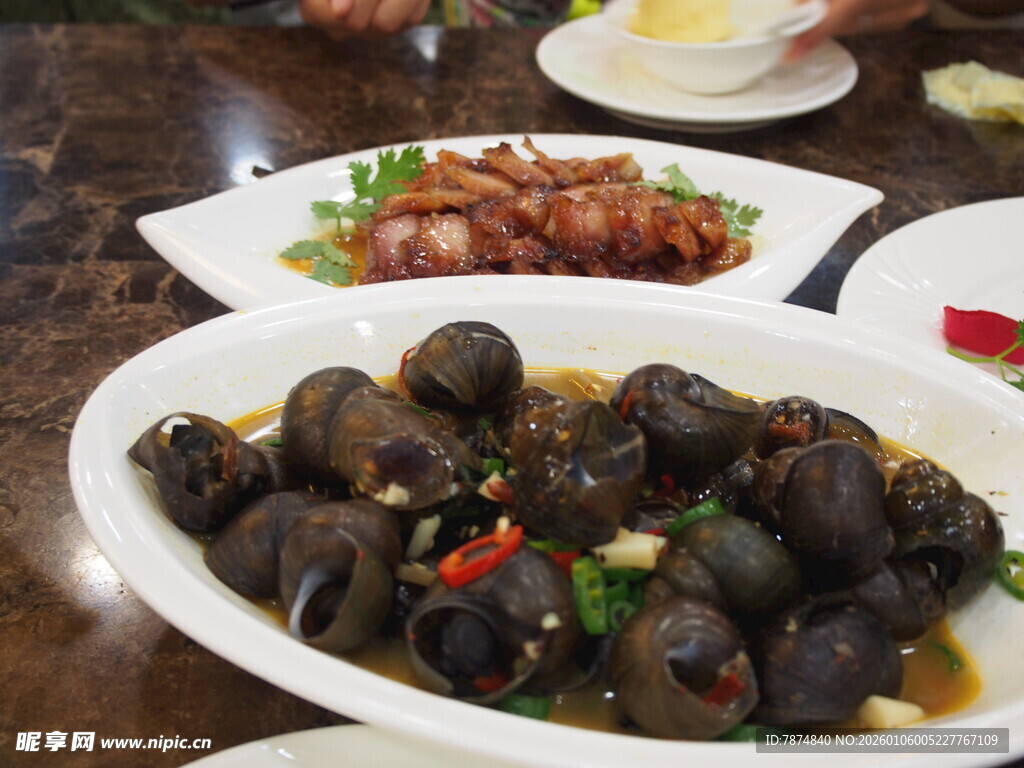 美味田螺与特色菜肴