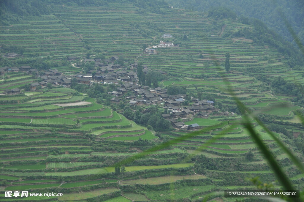 山间梯田村落美景