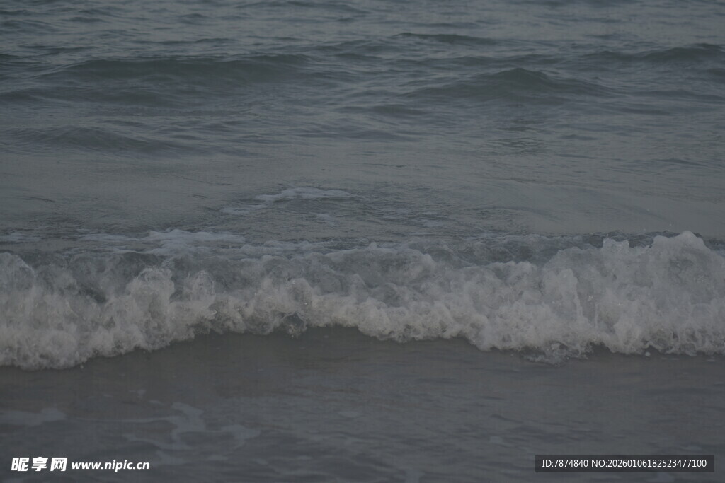 海边轻柔海浪