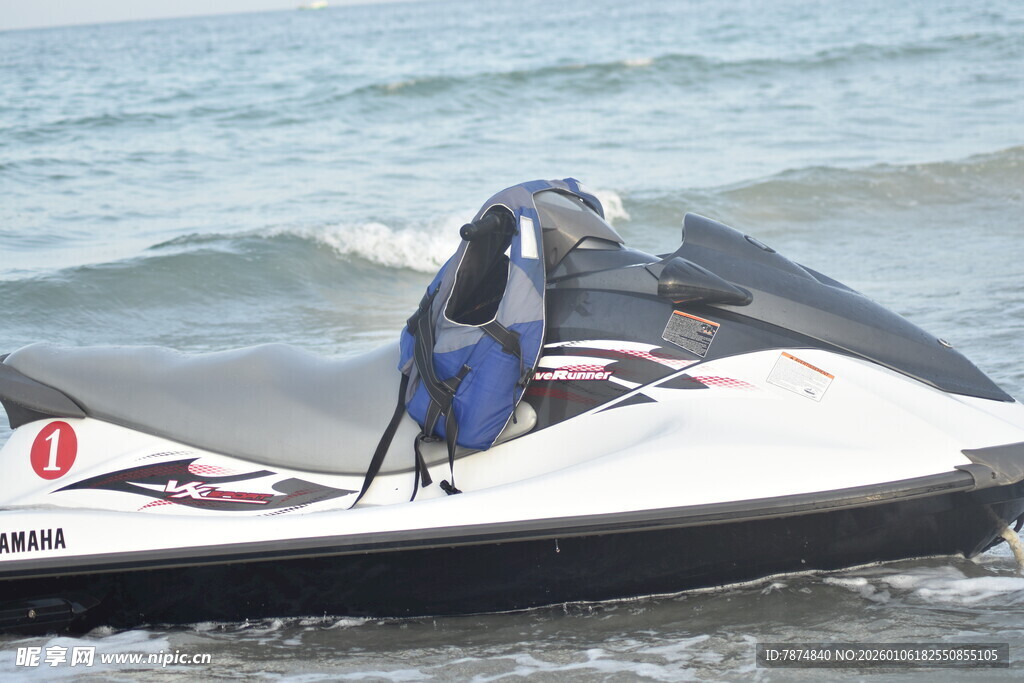 海上摩托艇与蓝色装备
