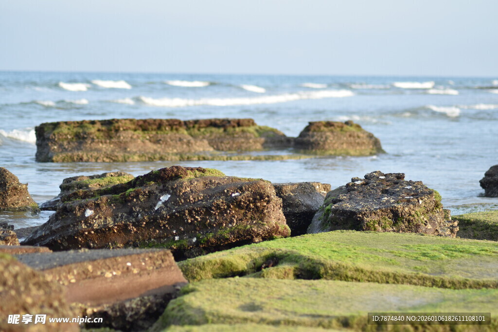 海边礁石景观