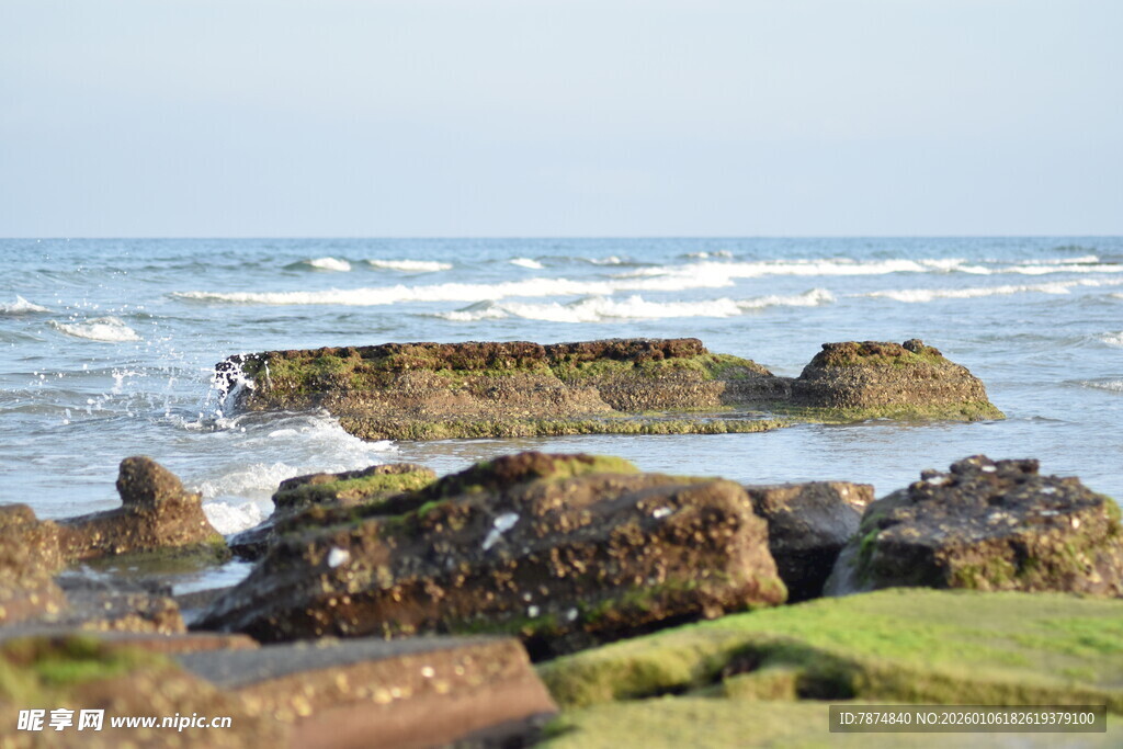 海边礁石景观