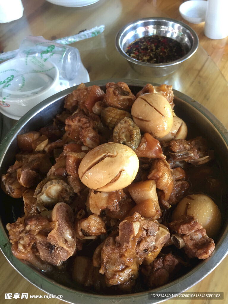 美味炖鸡块及配菜