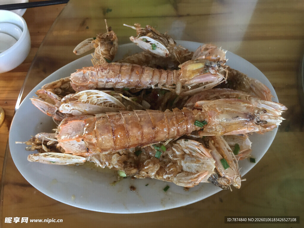 美味椒盐皮皮虾一盘