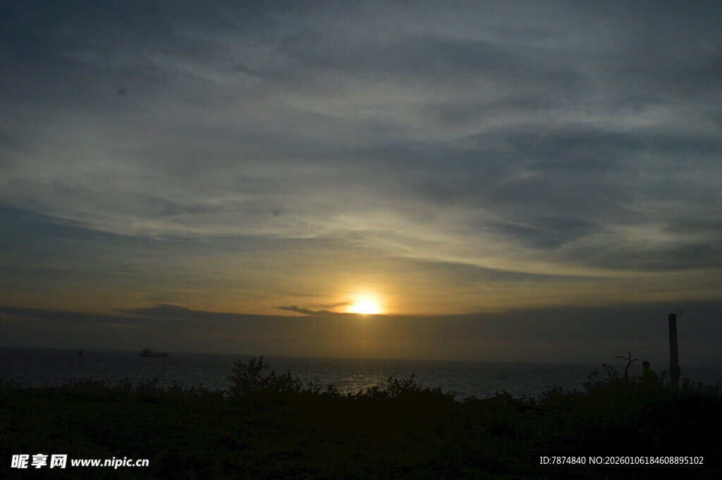 日落时分的美丽天际线