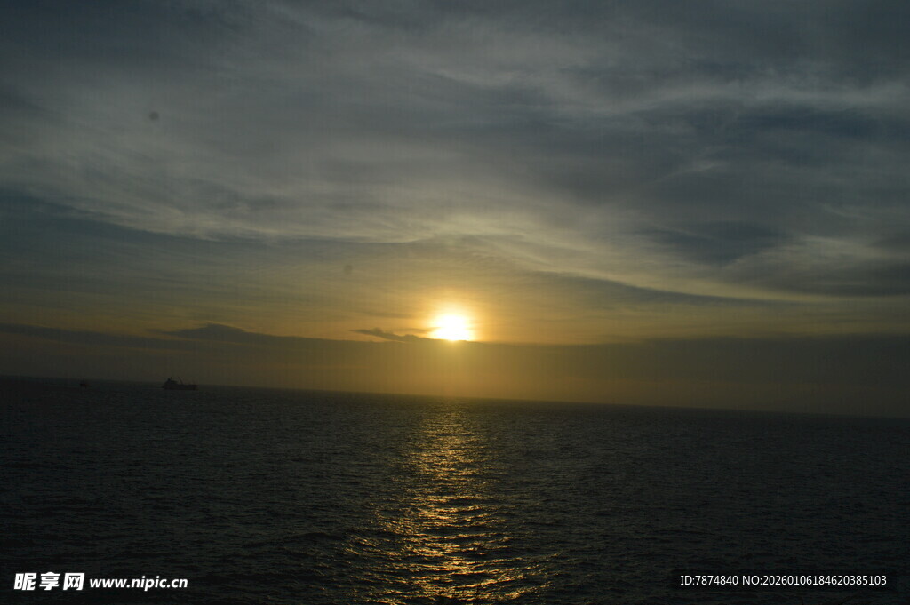 海上日落美景